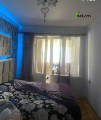 2 սենյականոց բնակարան Թոթովենցի փողոցում, 61 քմ, 2/5 հարկ, մասնակի վերանորոգում, քարե շենք