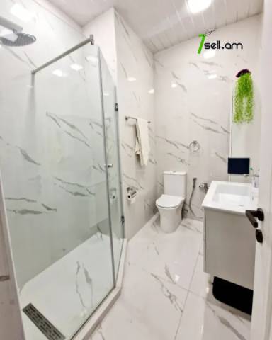 Երեք հարկանի թաունհաուզ, Դուրյան թաղամաս Ավանում, 330 ք.մ., 3+ սանհանգույց