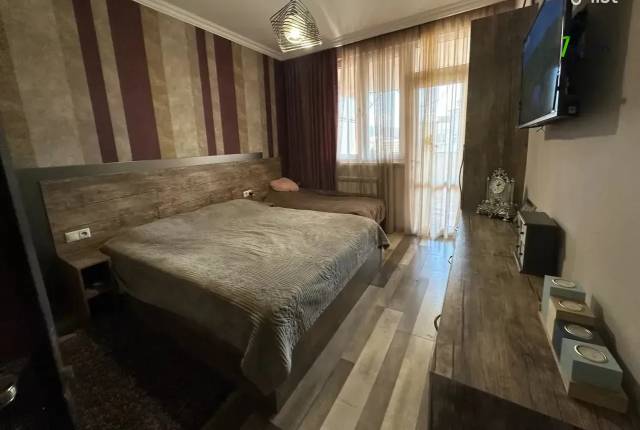 4 սենյականոց բնակարան Եզնիկ Կողբացու փողոցում, 105 քմ, կապիտալ վերանորոգված