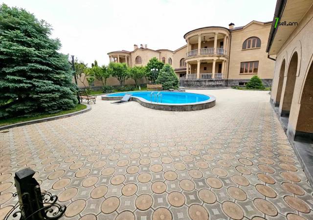Երկու հարկանի քարե տուն, Գ-1 թաղամաս Աջափնյակում, 1200 ք.մ., 2 սանհանգույց, կապիտալ վերանորոգված