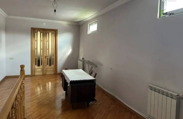 Երկու հարկանի քարե տուն Նոր Արեշի 35-րդ փողոցում Արաբկիրում, 188 ք.մ.