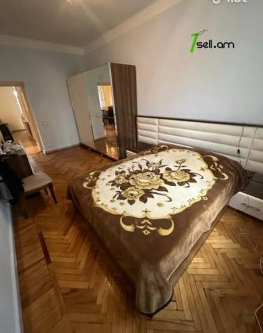 3 սենյականոց բնակարան Ազատության պողոտայում, 67 քմ, նախավերջին հարկ, բարձր առաստաղներ