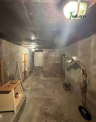 Երկու հարկանի քարե տուն Գրիգոր Զոհրապի փողոցում Աջափնյակում, 294 քմ, 2 սանհանգույց