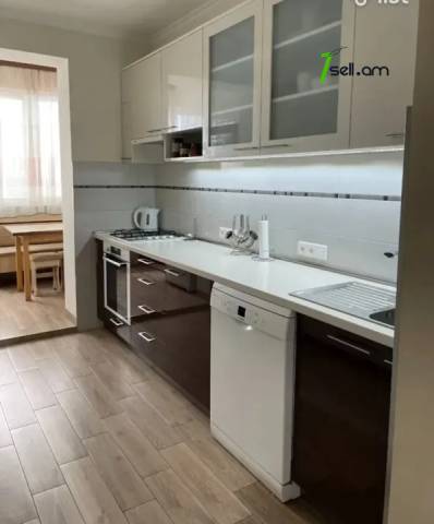 3 սենյականոց բնակարան Խաղաղ Դոնի փողոցում, 80 ք.մ., նախավերջին հարկ, եվրովերանորոգված