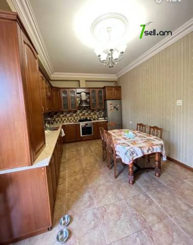 3 սենյականոց բնակարան նորակառույց շենքում Անտառային փողոցում, 116 ք.մ., բարձր առաստաղներ, 1/5 հարկ