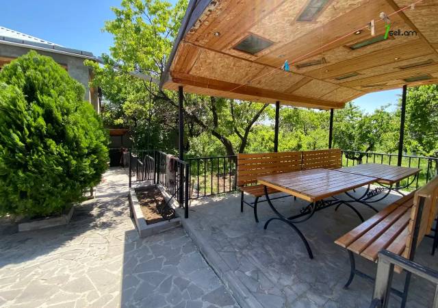 Մեկ հարկանի քարե տուն Կարբիում, 130 ք.մ., կապիտալ վերանորոգված