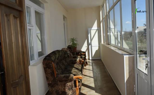 Մեկ հարկանի քարե տուն Մարմաշենում, 141 ք.մ., 2 սանհանգույց, մեծ հողամաս, եվրովերանորոգված