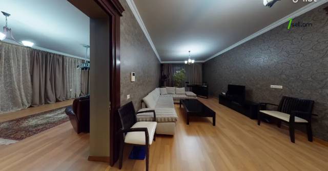 Երեք հարկանի քարե տուն Ջրվեժում, 570 քմ, 2 սանհանգույց, եվրովերանորոգված