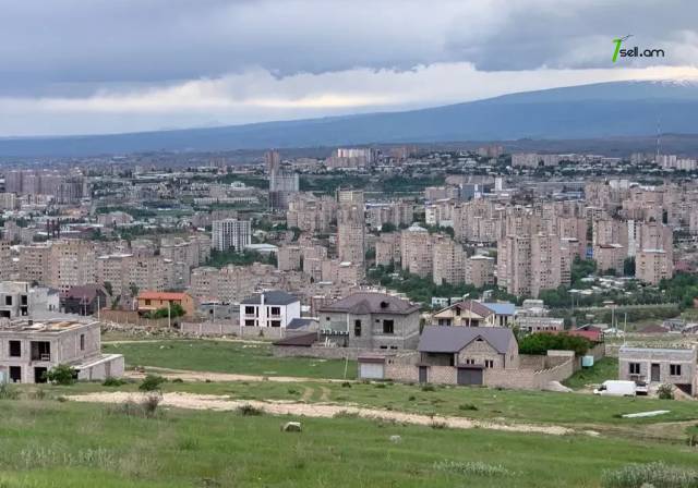 Հողատարածք բնակելի շինությունների համար Ավանում, 4000 ք.մ.