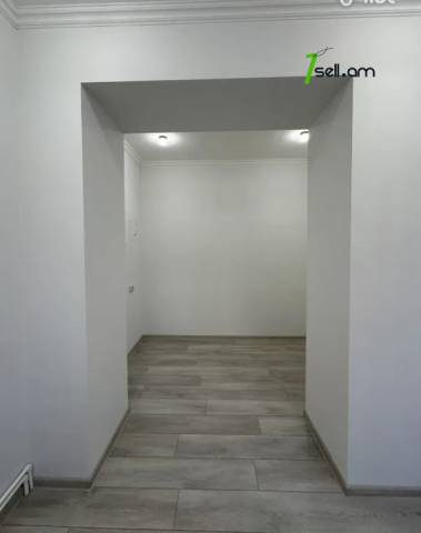 2 սենյականոց բնակարան Արամ Խաչատրյան փողոցում, 46 ք.մ., 1/5 հարկ, եվրովերանորոգված, քարե շենք