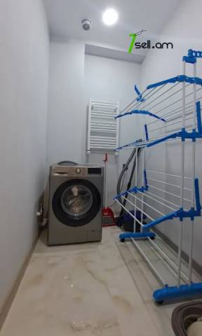 3 սենյականոց բնակարան նորակառույց շենքում Դերենիկ Դեմիրճյանի փողոցում, 135 ք.մ., նախավերջին հարկ