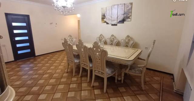 4 սենյականոց բնակարան Աբովյան փողոցում, 115 ք.մ., կապիտալ վերանորոգված, քարե շենք