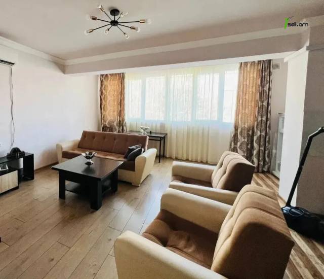3 սենյականոց բնակարան Կոմիտասի պողոտայում, 65 ք.մ., 3/5 հարկ, կապիտալ վերանորոգված, քարե շենք