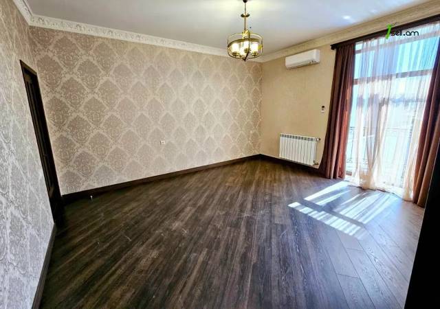 Երկու հարկանի քարե տուն Քաջազնունու փողոցում կենտրոնում, 750 ք.մ., 3+ սանհանգույց