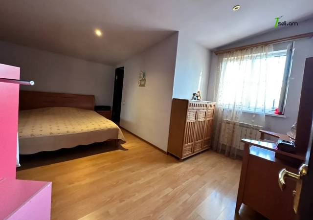 4 սենյականոց բնակարան Մեսրոպ Մաշտոցի պողոտայում, 135 ք.մ., 2 սանհանգույց, կապիտալ վերանորոգված