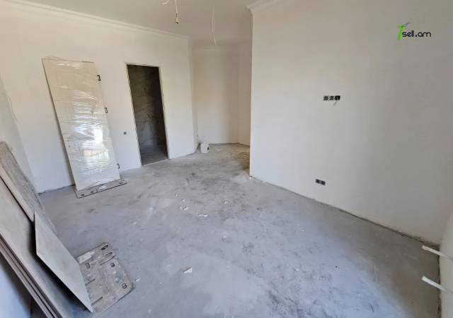 Երեք հարկանի քարե տուն Գևորգ Վարդանյան փողոցում Արաբկիրում, 1660 քմ, 3+ սանհանգույց