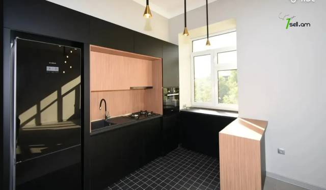 3 սենյականոց բնակարան Մեսրոպ Մաշտոցի պողոտայում, 100 ք.մ., բարձր առաստաղներ