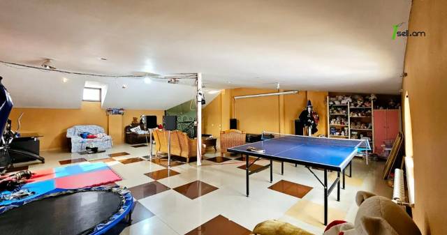 Երեք հարկանի քարե տուն Խաչատուր Աբովյանի փողոցում Ավանում, 1960 ք.մ., 3+ սանհանգույց