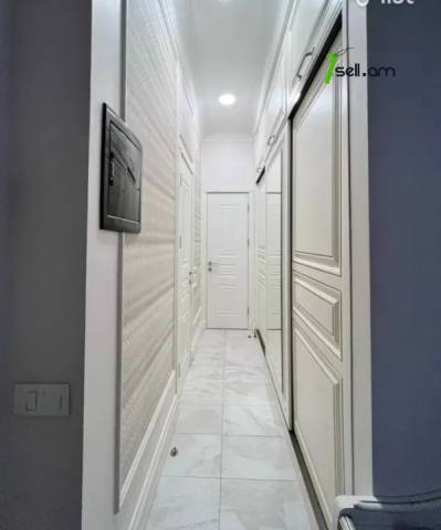 3 սենյականոց բնակարան Աբովյան փողոցում, 88 քմ, 2/5 հարկ, 2 սանհանգույց, բարձր առաստաղներ