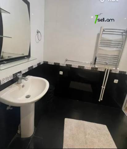 Երկու հարկանի քարե տուն 5-րդ փողոցում Նորք Մարաշում, 230 քմ, 2 սանհանգույց, կապիտալ վերանորոգված