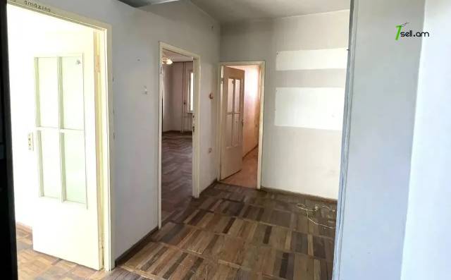 3 սենյականոց բնակարան Կիևյան փողոցում, 78 ք.մ., 2 սանհանգույց, 5/9 հարկ, քարե շենք