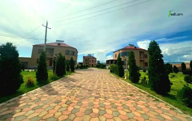 Երկու հարկանի քարե տուն Սիլիկյանի 5-րդ փողոցում Աջափնյակում, 820 քմ, 3+ սանհանգույց, մեծ հողամաս