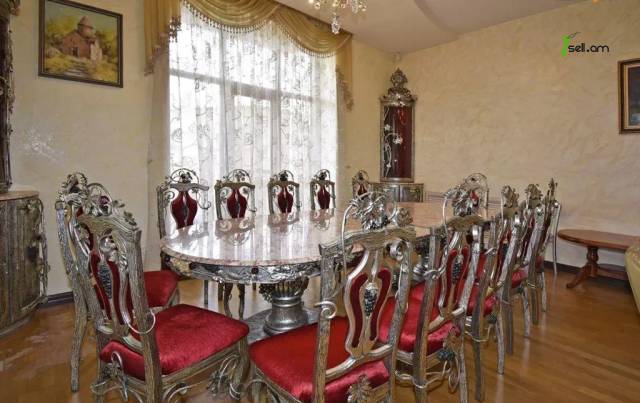 4 սենյականոց բնակարան Թումանյան փողոցում, 135 ք.մ., 3/5 հարկ, 2 սանհանգույց, բարձր առաստաղներ