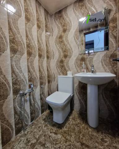 Երեք հարկանի տուն Պարույր Սևակի փողոցում Ավանում, 800 ք.մ., 3+ սանհանգույց, կապիտալ վերանորոգված