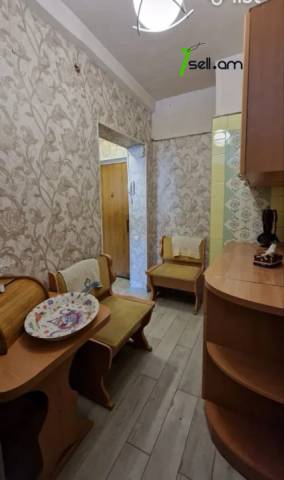 2 սենյականոց բնակարան Վարդանանց փողոցում, 40 քմ, բարձր առաստաղներ, կոսմետիկ վերանորոգում