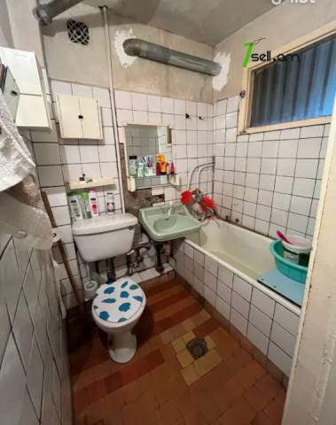 4 սենյականոց բնակարան Դրոյի փողոցում, 125 ք.մ., նախավերջին հարկ, քարե շենք