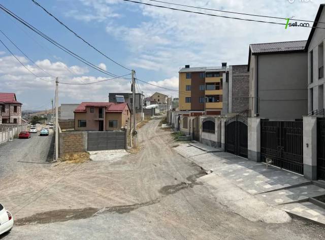 Հողատարածք բնակելի շինությունների համար Խաչատուր Աբովյան թաղամասի 3-րդ փողոցում Ավանում, 4500 ք.մ.