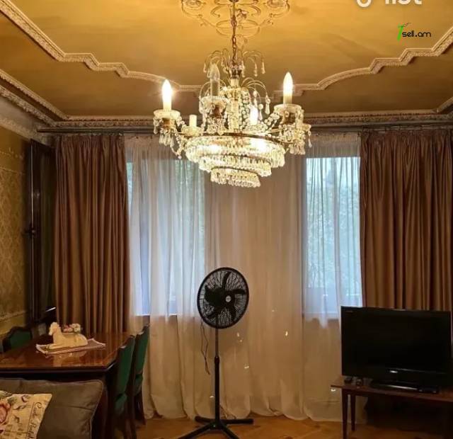 3 սենյականոց բնակարան Մխիթար Հերացու փողոցում, 91 ք.մ., 3/6 հարկ, մի քանի պատշգամբ, քարե շենք