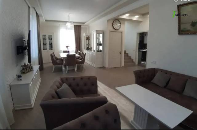 Երկու հարկանի քարե տուն Շրջանցիկ Թունել փողոցում Արաբկիրում, 220 ք.մ., 3+ սանհանգույց