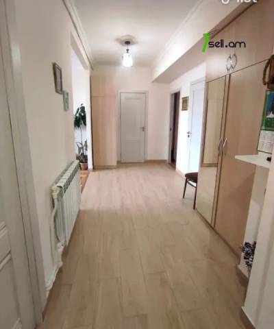 4 սենյականոց բնակարան, Ավան-Առինջ 1-ին միկրոշրջան, 82 քմ, նախավերջին հարկ, եվրովերանորոգված