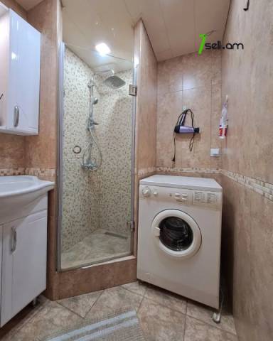 2 սենյականոց բնակարան Դերենիկ Դեմիրճյանի փողոցում, 65 ք.մ., 2/9 հարկ, կապիտալ վերանորոգված