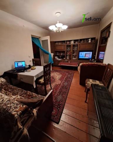 Մեկ հարկանի քարե տուն Լորիս-Մելիքովի փողոցում Էրեբունիում, 200 քմ, 2 սանհանգույց