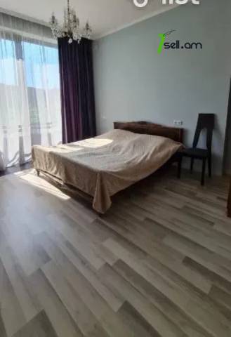 3 սենյականոց բնակարան Չարենցի փողոցում, 90 ք.մ., բարձր առաստաղներ, 3/5 հարկ