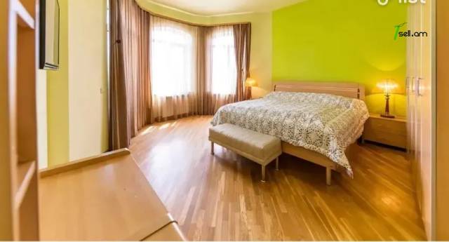 Երկու հարկանի քարե տուն Ծարավ Աղբյուրի փողոցում Ավանում, 484 քմ, 3+ սանհանգույց