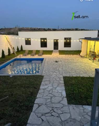 Մեկ հարկանի քարե տուն 13-րդ փողոցում Պտղնիում, 80 ք.մ., 2 սանհանգույց, եվրովերանորոգված