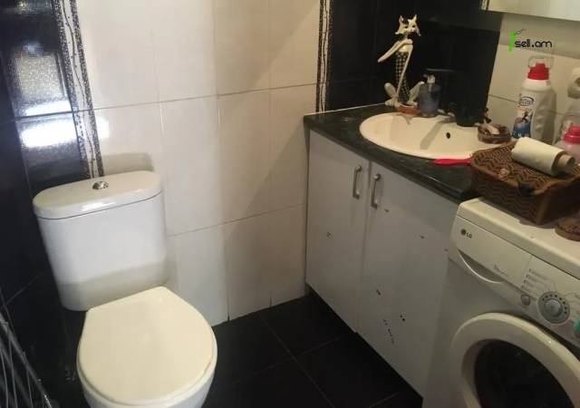 Երկու հարկանի քարե տուն Ռայնիսի փողոցում Քանաքեռ Զեյթունում, 300 քմ, 2 սանհանգույց, եվրովերանորոգված