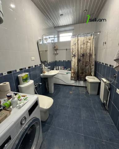 3 սենյականոց բնակարան Մոսկովյան փողոցում, 82 քմ, նախավերջին հարկ, բարձր առաստաղներ