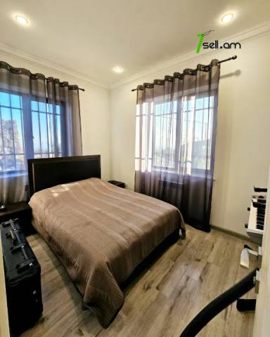 Երկու հարկանի քարե տուն, Աշտարակի խճուղի Աշտարակում, 1400 ք.մ., 2 սանհանգույց, կապիտալ վերանորոգված