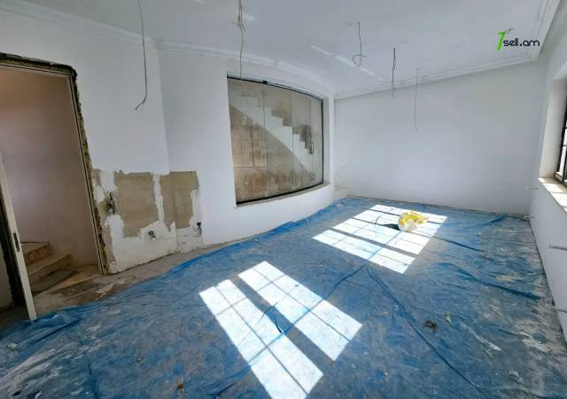 Երեք հարկանի քարե տուն Գևորգ Վարդանյան փողոցում Արաբկիրում, 1660 քմ, 3+ սանհանգույց