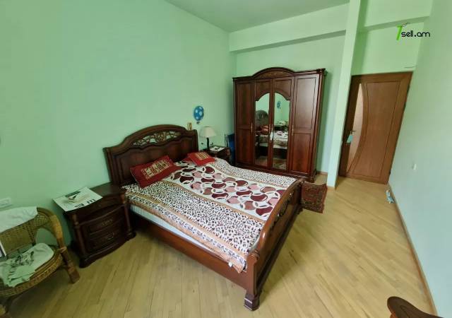 Մեկ հարկանի քարե տուն Խաչատուր Աբովյանի 27-րդ փողոցում Ավանում, 1000 ք.մ., 2 սանհանգույց