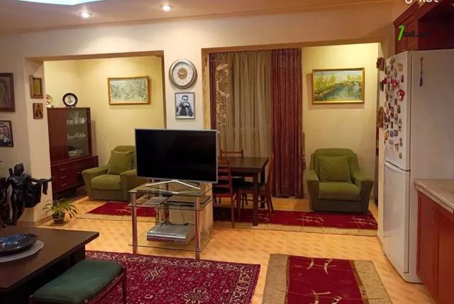 2 սենյականոց բնակարան, Նազարբեկյան թաղամաս, 50 ք.մ., նախավերջին հարկ, կապիտալ վերանորոգված