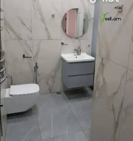 4 սենյականոց բնակարան, Հանրապետության փողոցի 2-րդ նրբանցք, 102 ք.մ., մի քանի պատշգամբ
