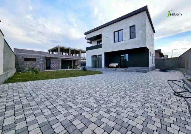 Երկու հարկանի տուն Մուշ փողոցում Քասախում, 865 ք.մ., 3+ սանհանգույց, կապիտալ վերանորոգված