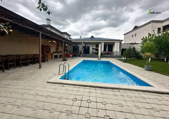 Մեկ հարկանի քարե տուն Բագրևանդի 42-րդ փողոցում Նոր Նորքում, 1100 քմ, 3+ սանհանգույց