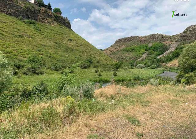 Հողատարածք բնակելի շինությունների համար Մովսես Խորենացու փողոցում կենտրոնում, 109 քմ