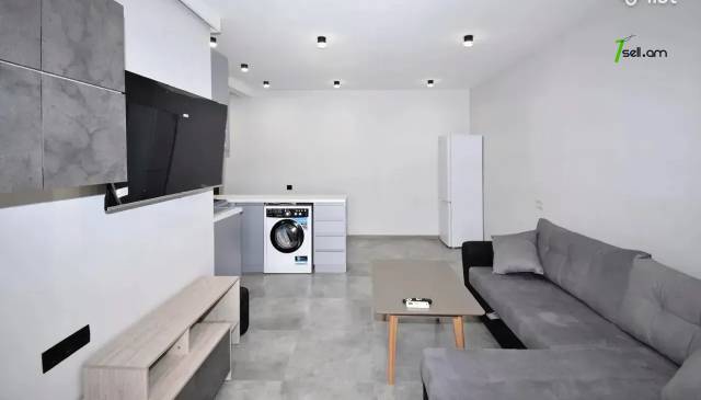 2 սենյականոց բնակարան Արամ Խաչատրյանի փողոցում, 42 ք.մ., 2/5 հարկ, եվրովերանորոգված, քարե շենք